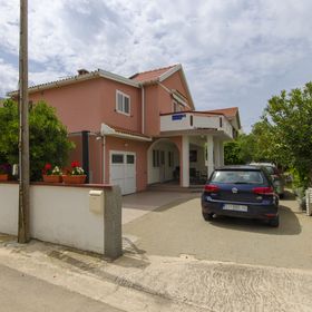 Apartment Kipson Nin