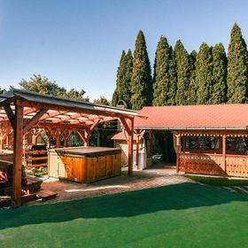 Fenyő Vendégház és Szabadidőkert Mikófalva