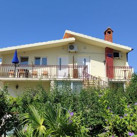 Apartmanok Parkolóhellyel Murter - 5150