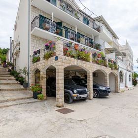 Apartments Duje Milna