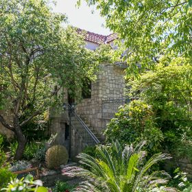 Apartmanok Parkolóhellyel Supetar, Brac - 22123 Supetar