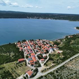 Apartmanok Parkolóhellyel Gornji Karin, Novigrad - 23985 Gornji Karin