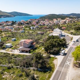 Apartmanok Parkolóhellyel Grebastica, Sibenik - 24046 Grebaštica