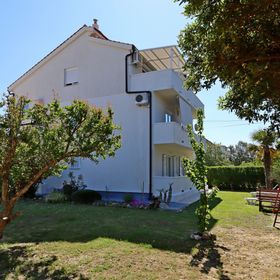 Apartmanok Parkolóhellyel Palit, Rab - 24073 Palit