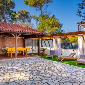 Apartmanok Parkolóhellyel Vir - 24090