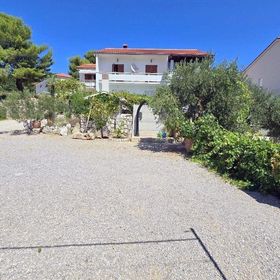 Apartmanok Parkolóhellyel Barbat, Rab - 24096 Barbat