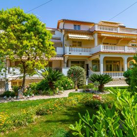 Apartmanok Parkolóhellyel Palit, Rab - 24376 Palit