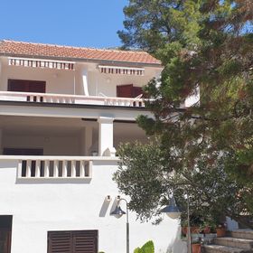 Apartmanok és Szobák Parkolóhellyel Jagodna, Hvar - 24399 Jagodna
