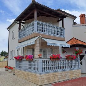 Apartmanok és Szobák Parkolóhellyel Medulin - 24576