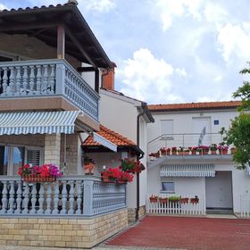 Apartmanok és Szobák Parkolóhellyel Medulin - 24576