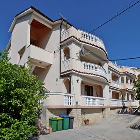 Apartmanok Parkolóhellyel Lopar, Rab - 24617 Lopar