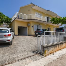 Apartments Vanessa Okrug Gornji