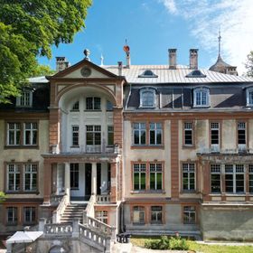 Pałac i Folwark Brzeźnica