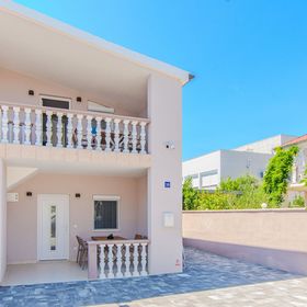 Apartments Mucaj Vir