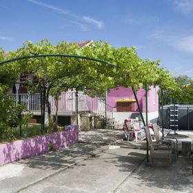 House Cross Zemunik Donji