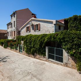 Apartments Dina Komiza