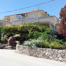 Apartment Rosa Supetar