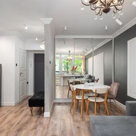 Golden Apartments Warsaw – Modern & Stylish, Aleja Solidarności