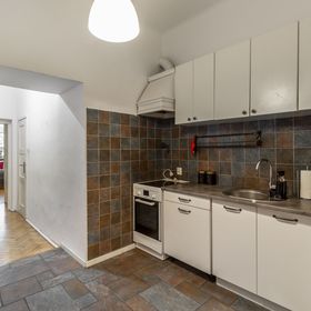 Large 4-Bedroom Apartment in the Heart of Old Town