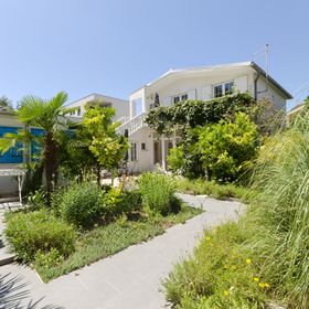 Apartment Family apartments Ina Vodice