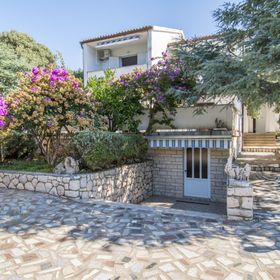 Apartment Family Ribicic Mandre