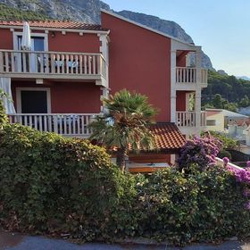 Apartmanok Parkolóhellyel Duce, Omis - 23509 Duće