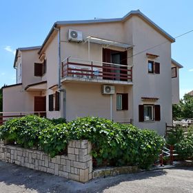 Apartmanok Parkolóhellyel Selce, Crikvenica - 24439 Selce