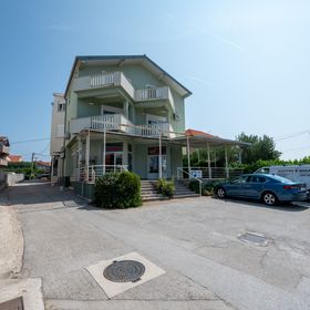 Apartmanok Parkolóhellyel Zadar - 24646