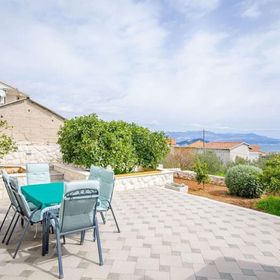 Apartmanok Parkolóhellyel Slatine, Ciovo - 24692 Slatine