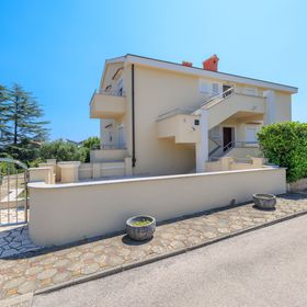 Apartmanok Parkolóhellyel Krk - 24809