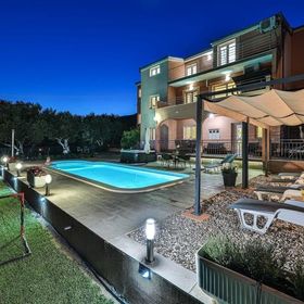 Nyaralóház Medencével Kastel Luksic, Kastela - 24815 Kaštel Lukšić