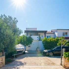 Apartmanok Parkolóhellyel Vir - 24901