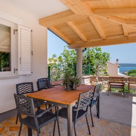 Apartment Mirna Nerezine