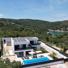 Villa Olynthia Rogac