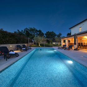 Villa Villa Casa Lori s bazenom i whirlpoolom Nova Vas