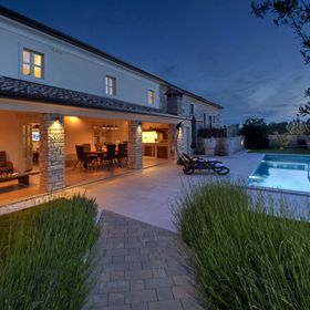 Villa Villa Casa Lori s bazenom i whirlpoolom Nova Vas