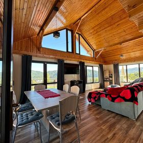 Casa Damis Gura Humorului