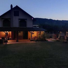 Căsuța din Livadă se închiriază integral Drăganu-Olteni