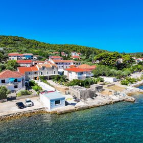 Apartments Beachfront Pebble Zdrelac