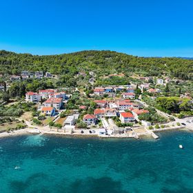 Apartments Beachfront Pebble Zdrelac
