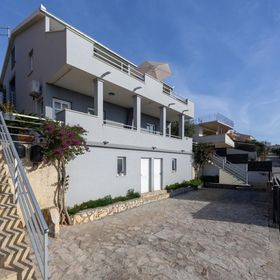 Apartments Rajčić Okrug Gornji