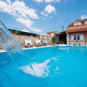 Villa Peaceful Valley with heated pool Šestanovac