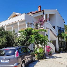 Apartmanok Parkolóhellyel Barbat, Rab - 25045 Barbat