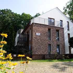 Apartament IKAR z własnym ogródkiem, blisko plaży Rewal 