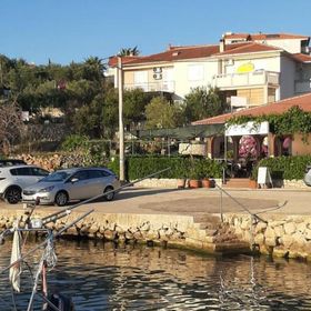 Apartments Beachfront Jakisnica