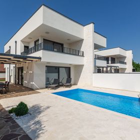 Villa Tina with pool Savudrija