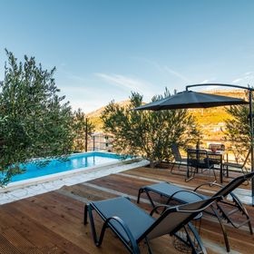 Villa Trilogia with three private pools Tugare