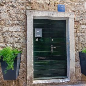 Apartments Urban Split