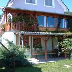 Börzsönyalja Vendégház Diósjenő