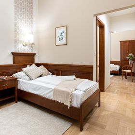 Hotel Kardosfa Zselickisfalud